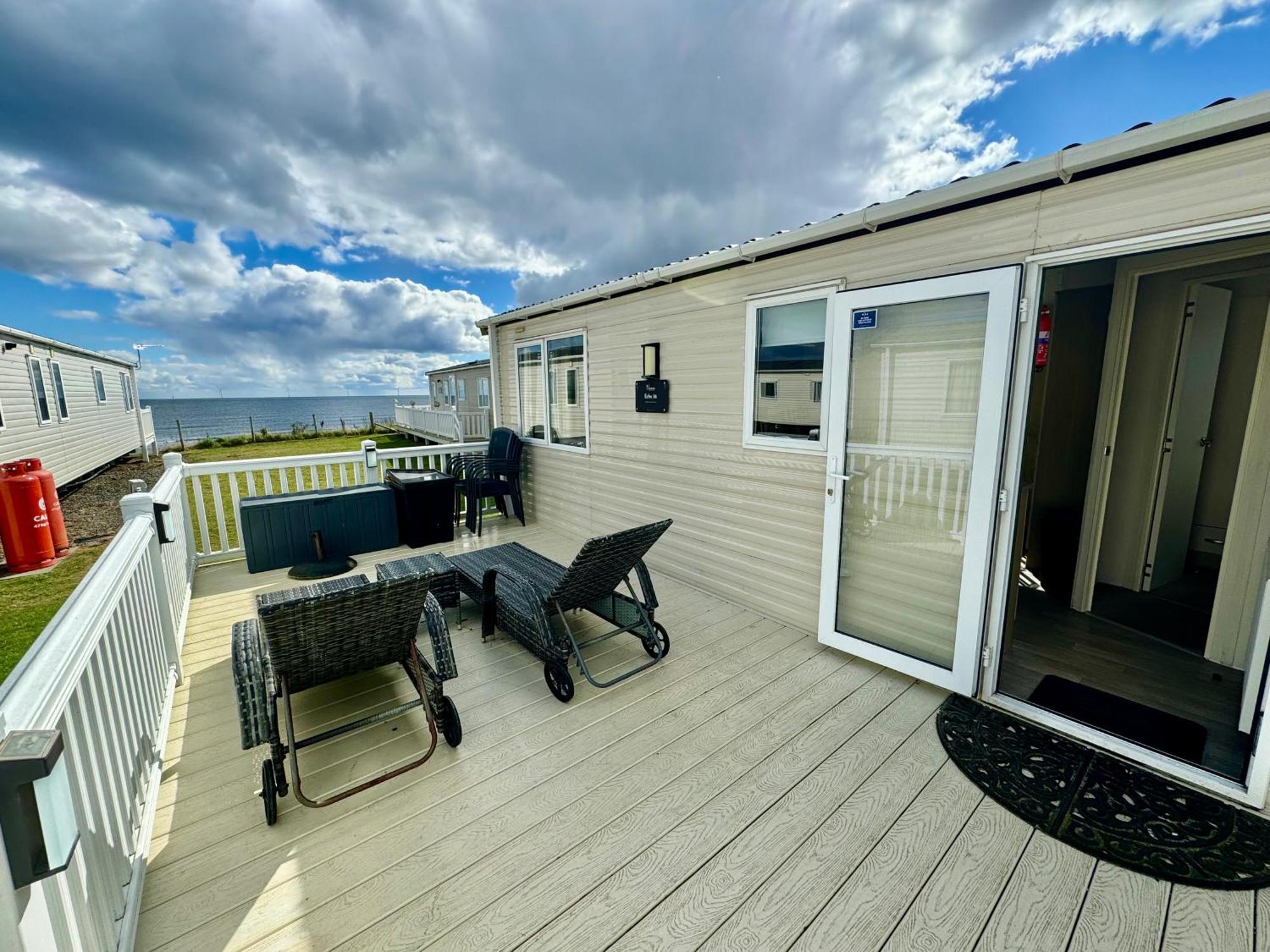 New Sea View Platinum Caravan With Huge Decking Newcastle upon Tyne Exterior photo