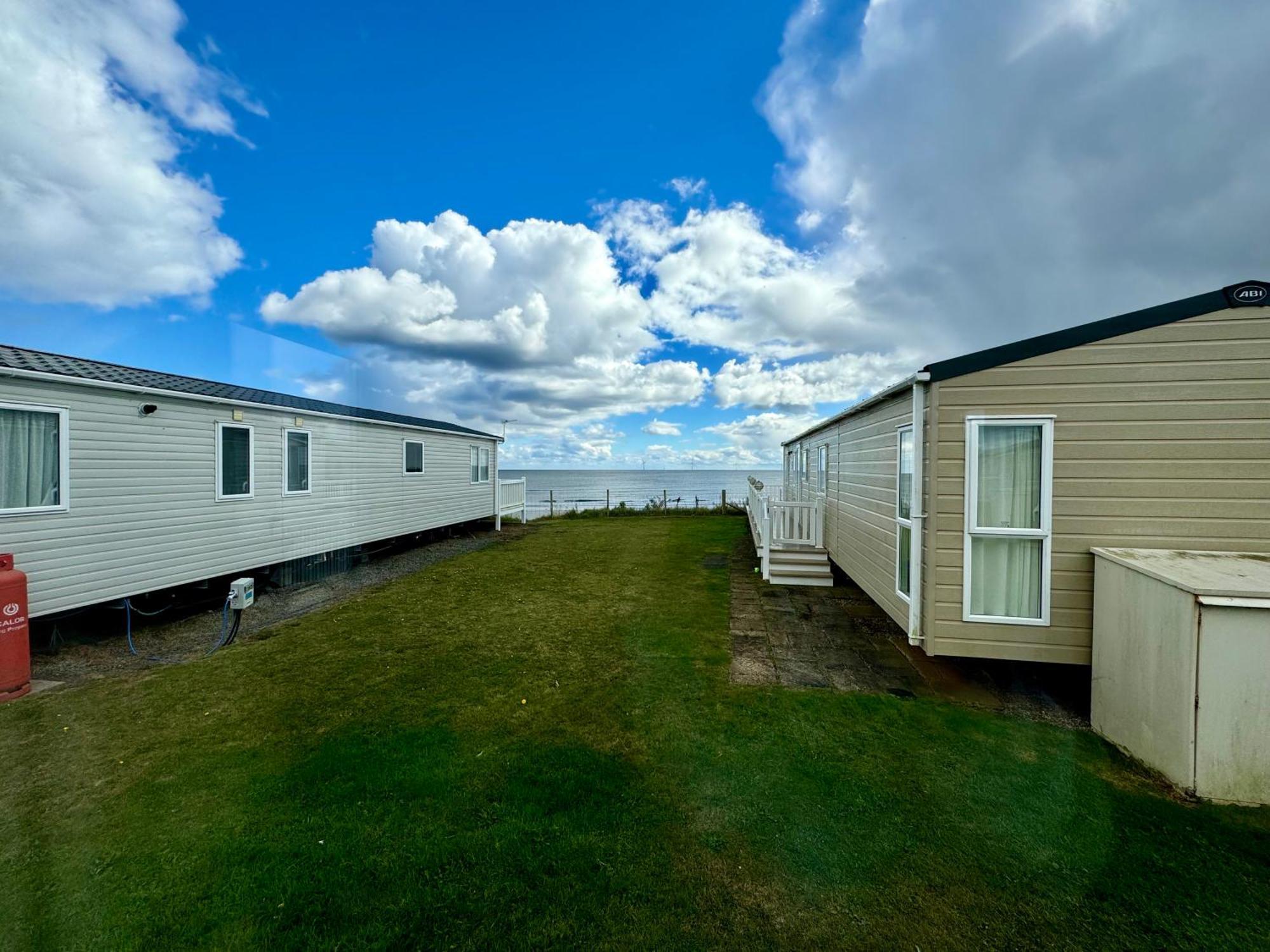 New Sea View Platinum Caravan With Huge Decking Newcastle upon Tyne Exterior photo